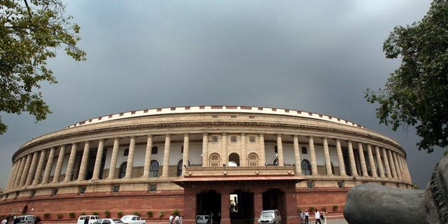 Indian lawmakers arrive at Parliament House in New Delhi, on July 25, 2006. A furious speaker of India's upper house of parliament has accused lawmakers of behaving like a "federation of anarchists" after more unruly behaviour which has paralysed decision-making in recent years.