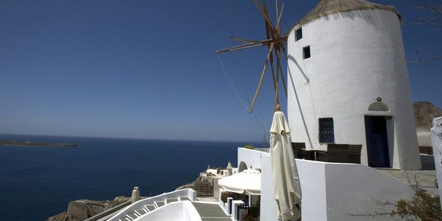 A photo taken on April 24, 2008 shows tourists sunbathing on the Greek island of Santorini. The Greek island of Santorini -- one of the country's premier travel destinations -- has been hit with a sweeping power shortage after a fire at the island's main electricity plant.