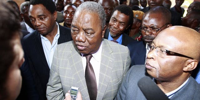 Zambia's ex-president Rupiah Banda (C) speak to the press at the Lusaka magistrate court on March 26, 2013. The corruption trial of former Zambian president Banda was thrown into disarray Tuesday when the state's star witness denied the embattled ex-leader's had benefitted from a $2.5 million oil contract.