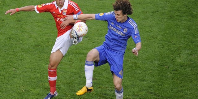 Benfica's Rodrigo (left) and Chelsea's defender David Luiz during the UEFA Europa League on May 15, 2013 in Amsterdam. Mourinho says there are no circumstances that would move the Premier League club to consider an offer for defender David Luiz.