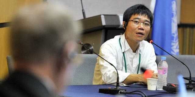 Ji Seong-Ho (R) speaks as Michael Kirby, chairman of the UN Commission of Inquiry on Human Rights in North Korea, listens during a public hearing at Yonsei university in Seoul on August 22, 2013. North Korea's famine in the 1990s unleashed a Darwinian struggle for survival that swiftly eliminated many of the most vulnerable in an already sharply stratified society, a UN panel heard.