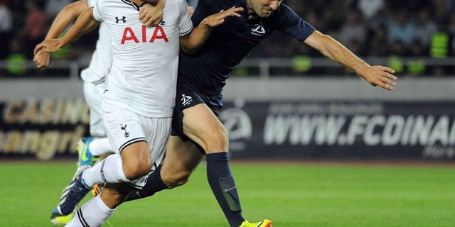 FC Dinamo Tbilisi's Givi Kvaratskhelia (R) vies with Tottenham Hotspur FC's Roberto Soldado during the UEFA Europa League qualifying football match between FC Dinamo Tbilisi and Tottenham Hotspur FC in Tbilisi on August 22, 2013. Tottenham won 5-0.