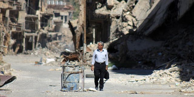 A Syrian man walks down a destroyed street in the centre of Deir Ezzor, the largest city in eastern Syria, on September 6, 2013. British Foreign Secretary William Hague has called for a strong response to the use of chemical weapons in Syria, saying the issue went wider than the conflict in the Middle Eastern country.