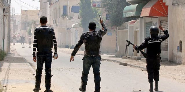 Tunisian police clash with Islamist militants on May 19, 2013, in Ettadhamen. Security forces have killed two Islamist militants from the extremist group Ansar al-Sharia and arrested two others in a Tunis suburb, the interior ministry said.