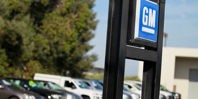 The Canadian government and Ontario province have sold off a large part of their share in General Motors, four years after joining a US bailout of the auto giant.