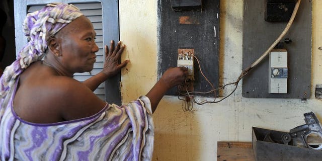 A woman disconnects her electricity counter in Dakar on July 10, 2008. Mauritania is to begin providing energy-starved Senegal with electricity within two years, both sides announced Thursday after a summit between their presidents in Dakar.