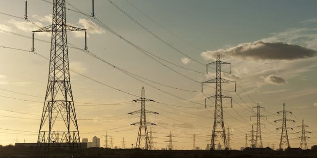 Jordan and China have inked a deal to build an oil-shale-fired power plant in the kingdom. Under the agreement, signed Wednesday in Beijing during a visit of King Abdullah II, a consortium of China's Shandong Electric Power Construction Corporation (SEPCO III) and HTJ Group as well as Jordan's Al-Lajjun Oil Shale Company will build the power station in the southern city of Karak.