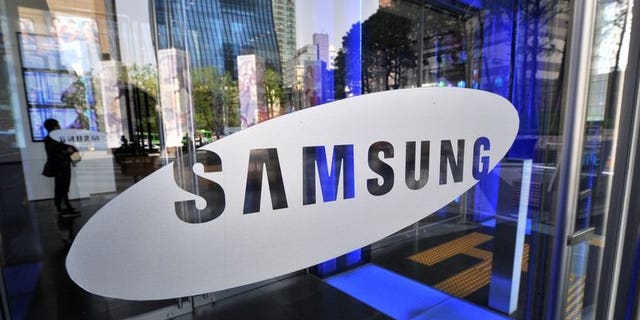 Samsung said Wednesday it would unveil a smartphone with a curved display in October -- a technological innovation aimed at maintaining its lead in a lucrative but increasingly saturated market.