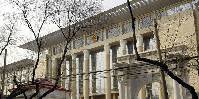 The Chinese Supreme People's Court in Beijing upheld on September 25, 2013, a death sentence against a street food vendor who stabbed two urban security officials following a street dispute, provoking outrage online.