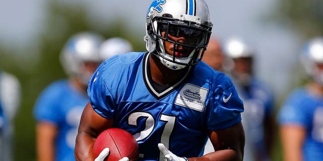 Detroit Lions running back Ameer Abdullah runs during NFL football training camp in Allen Park, Mich., Monday, Aug. 3, 2015. (AP Photo/Paul Sancya)