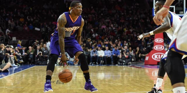 Nov 21, 2014; Philadelphia, PA, USA; Phoenix Suns guard Eric Bledsoe (2) dribbles the ball during the second quarter of the game against the Philadelphia 76ers at the Wells Fargo Center. Mandatory Credit: John Geliebter-USA TODAY Sports