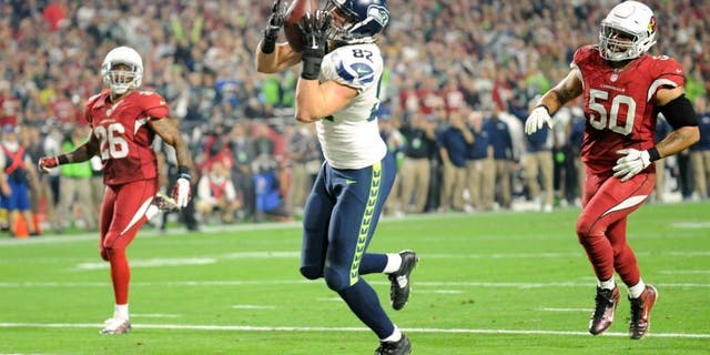 Dec 21, 2014; Glendale, AZ, USA; Seattle Seahawks tight end Luke Willson (82) catches a touchdown pass against the Arizona Cardinals during the second half at University of Phoenix Stadium. Mandatory Credit: Joe Camporeale-USA TODAY Sports