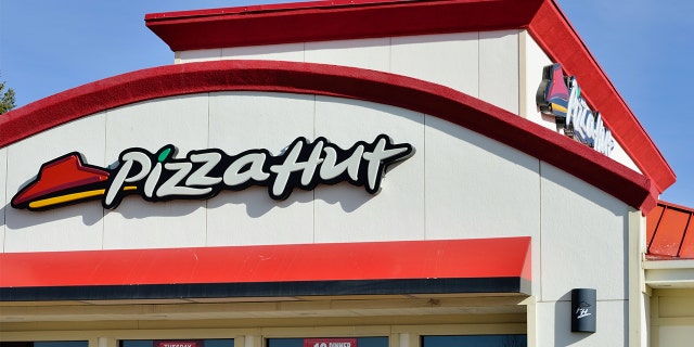 d2033c31-pizza hut