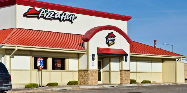 Pizza Hut released a step-by-step instructional video for making a pinhole projector.
