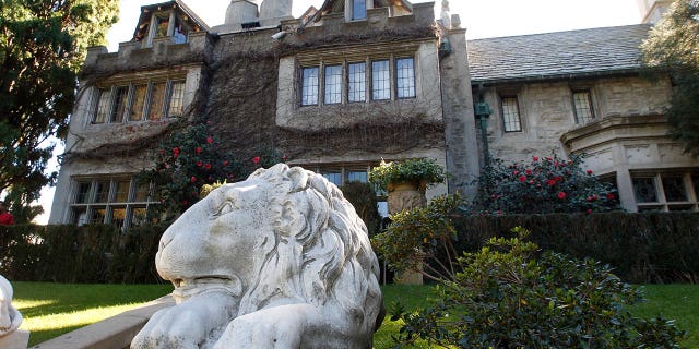 Designed by Arthur R. Kelly, the mansion has been described as being an example of "Gothic-Tudor" style.