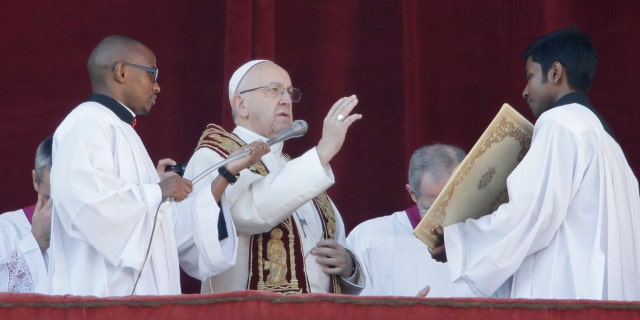 Pope Christmas blessing 2017