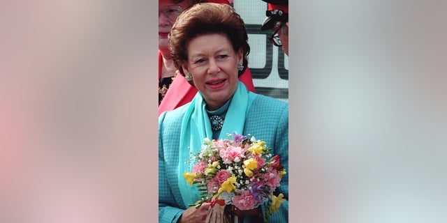 Britain's Princess Margaret smiles as she leaves a youth centre in
Manchester in this April 1994 file photo. Buckingham Palace announced
that Princess Margaret died peacefully in her sleep at 0630gmt at the
Kind Edward VII Hospital in London on February 9, 2002. REUTERS/Russell
Boyce
PS/CLH/NMB - RTR1B67