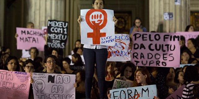 278978de-Brazil Gang Rape