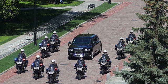 The new President Vladimir Putin's Russian-made limousine, part of the Cortege project, drives during an inauguration ceremony at the Kremlin in Moscow, Russia May 7, 2018. Sputnik/Vitaly Belousov/Pool via REUTERS ATTENTION EDITORS - THIS IMAGE WAS PROVIDED BY A THIRD PARTY. - RC16EF0B4EB0