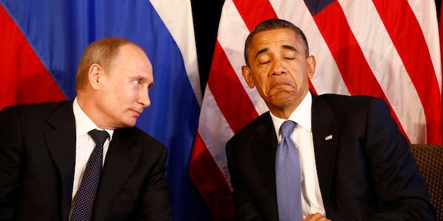 U.S. President Barack Obama (R) meets with Russia's President Vladimir Putin in Los Cabos, Mexico, June 18, 2012. The leaders are in Los Cabos to attend the G20 summit. REUTERS/Jason Reed