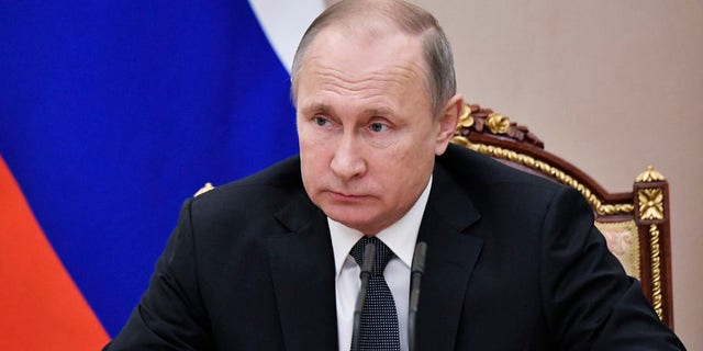 O presidente russo Vladimir Putin é visto em uma foto sem data. Um porta-voz do Foreign, Commonwealth & O Escritório de Desenvolvimento disse no sábado que a agência tinha informações indicando que o governo russo estava procurando instalar um líder pró-Rússia na Ucrânia.