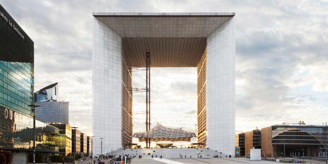 La Grande Arche at sunset