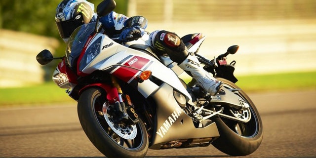 The YZF-R6 is a 600 cc superbike.