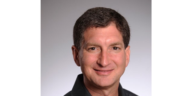 Mark Papermaster, the Apple Inc (AAPL.O) executive in charge of the iPhone has left the company following a string of stumbles with the device.