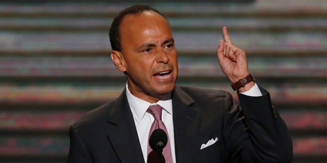 U.S. Rep. Luis Gutierrez (D-IL) addresses delegates during the second session of the Democratic National Convention in Charlotte, North Carolina, September 5, 2012.   REUTERS/Jason Reed (UNITED STATES  - Tags: POLITICS ELECTIONS)   - RTR37J8M