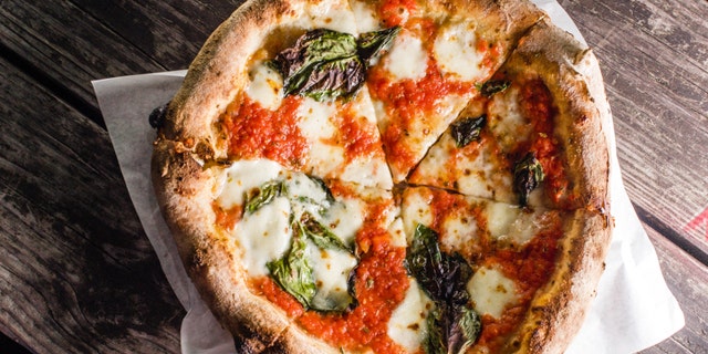 Wood fire pizza Margharita