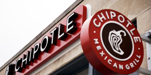 Chipotle Mexican Grill is seen in uptown Washington, February 8, 2016. REUTERS/Carlos Barria - RTX2621O