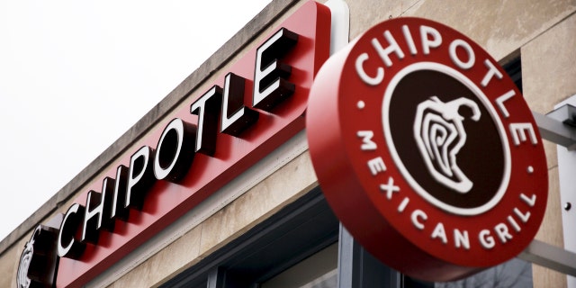 Chipotle Mexican Grill is seen in uptown Washington, February 8, 2016. REUTERS/Carlos Barria - RTX2621O