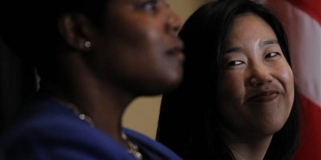 DC Schools Chancellor Michelle Rhee, right, smiles during an announcement that she is resigning, Wednesday, Oct. 13, 2010, during a news conference in Washington. (AP)