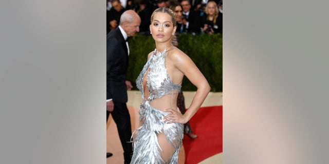 Singer Rita Ora arrives at the Metropolitan Museum of Art Costume Institute Gala (Met Gala) to celebrate the opening of "Manus x Machina: Fashion in an Age of Technology" in the Manhattan borough of New York, May 2, 2016. REUTERS/Eduardo Munoz - RTX2CIE7