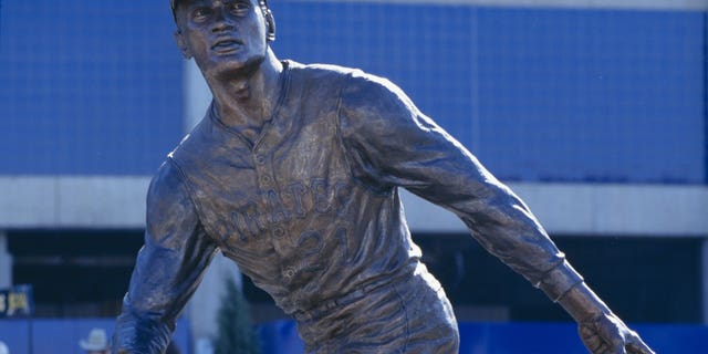 PITTSBURGH - OCTOBER 16: Roberto Clemente statue outside Three Rivers Stadium is shown on October 16, 1994 in Pittsburgh, Pennsylvania. (Photo by Doug Pensinger/Getty Images)
