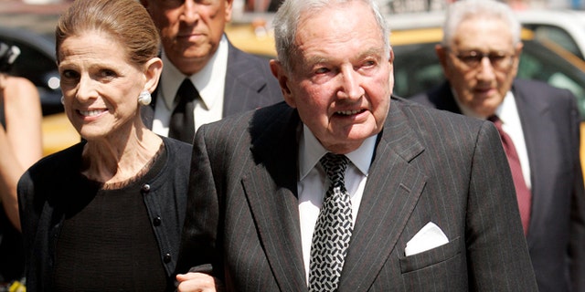 Rockefeller with Annette de la Renta in 2007.