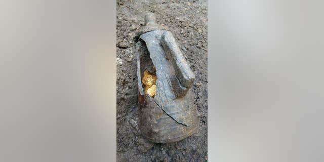 The coins were found in a Roman-era stone container (MiBAC)