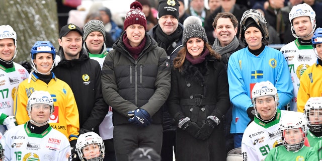 Britain's Catherine, Duchess of Cambridge and Prince William, Duke of Cambridge pose together with youth from the Hammarby bandy sports club, in Stockholm, Sweden January 30, 2018. Jonas Ekstromer/TT NEWS AGENCY/via REUTERS ATTENTION EDITORS - THIS IMAGE WAS PROVIDED BY A THIRD PARTY. SWEDEN OUT. NO COMMERCIAL OR EDITORIAL SALES IN SWEDEN. - RC19015F3FB0