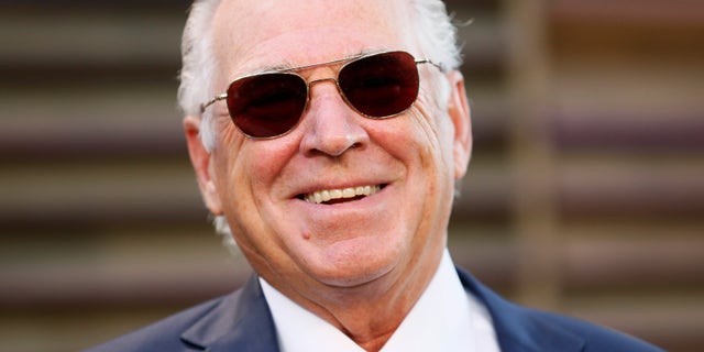 File photo: Musician Jimmy Buffett arrives at the 2014 Vanity Fair Oscars Party in West Hollywood, California March 2, 2014. (REUTERS/Danny Moloshok)