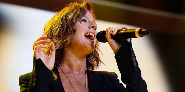 Singer Sarah McLachlan performs at the Walmart annual shareholders meeting in Fayetteville, Arkansas June 6, 2014. REUTERS/Rick Wilking (UNITED STATES - Tags: BUSINESS ENTERTAINMENT) - RTR3SKDQ