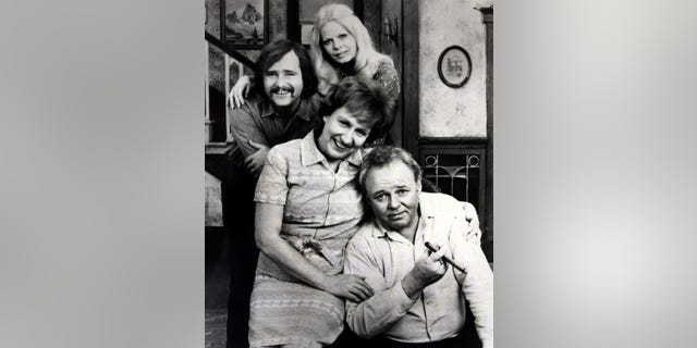 Rob Reiner as Michael, Archie's son-in-law; Sally Struthers as Gloria, Archie's daughter; and Jean Stapleton as Edith, Archie's wife.
AL - RTRJULP