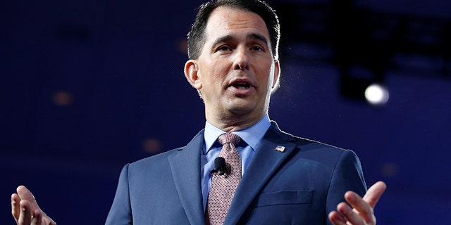 Wisconsin Governor Scott Walker speaks during the Conservative Political Action Conference (CPAC) in National Harbor, Maryland, U.S., February 23, 2017. REUTERS/Joshua Roberts - RTS10034