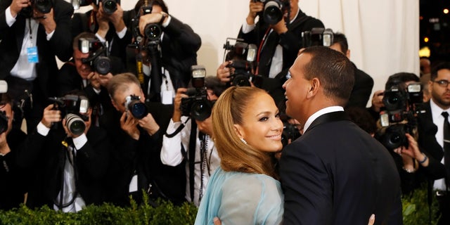 5a7e8799-FASHION-METGALA/