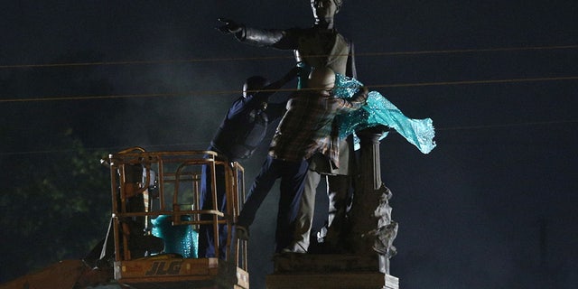1309b2f8-Jefferson Davis statue 1