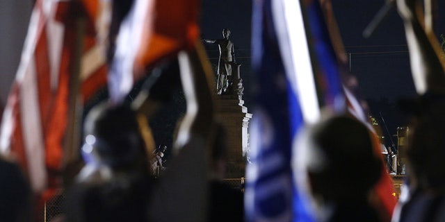 Jefferson Davis statue 3