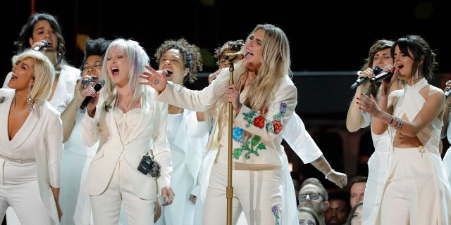 Kesha delivered an emotionally-charged performance Sunday night at the 2018 Grammy Awards.