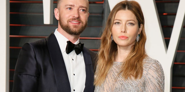 Justin Timberlake and Jessica Biel arrive at the Vanity Fair Oscar Party in Beverly Hills, California February 28, 2016.