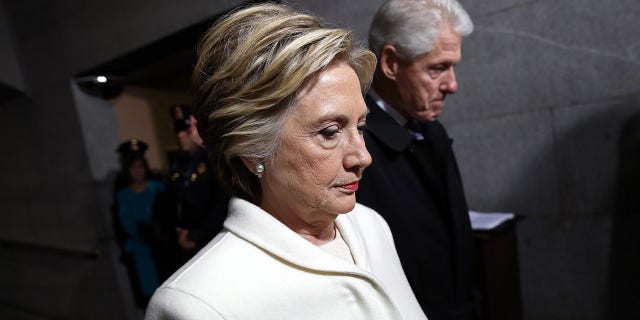 Former Democratic presidential nominee Hillary Clinton (L) and former President Bill Clinton arrive on the West Front of the U.S. Capitol in Washington, D.C., U.S., January 20, 2017. REUTERS/Win McNamee/Pool TPX IMAGES OF THE DAY - HT1ED1K1985VF