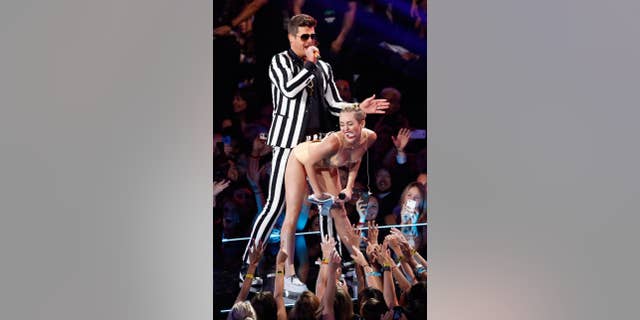 Robin Thicke performs