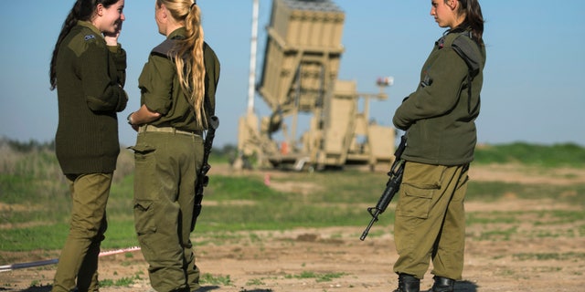 File photo: Israeli soldiers pictured in the city of Ashkelon on January 16, 2014